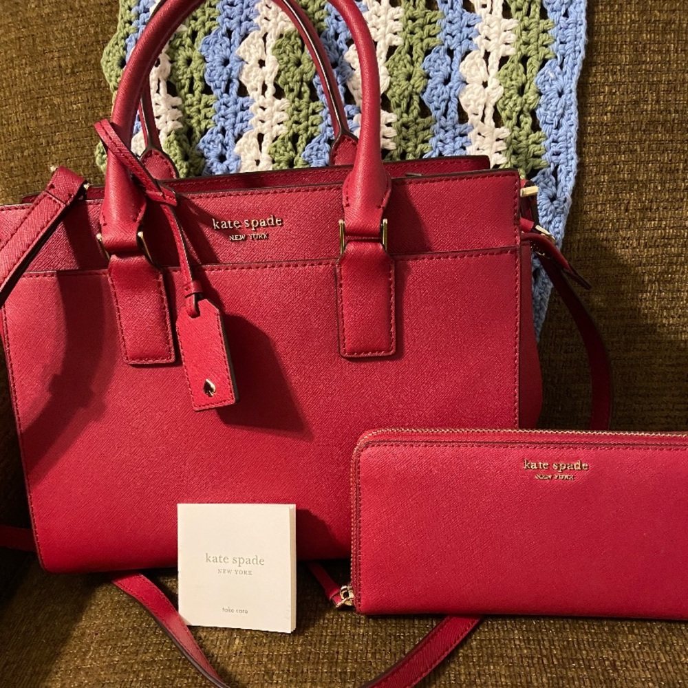 Red kate spade purse and matching wallet  ♠️